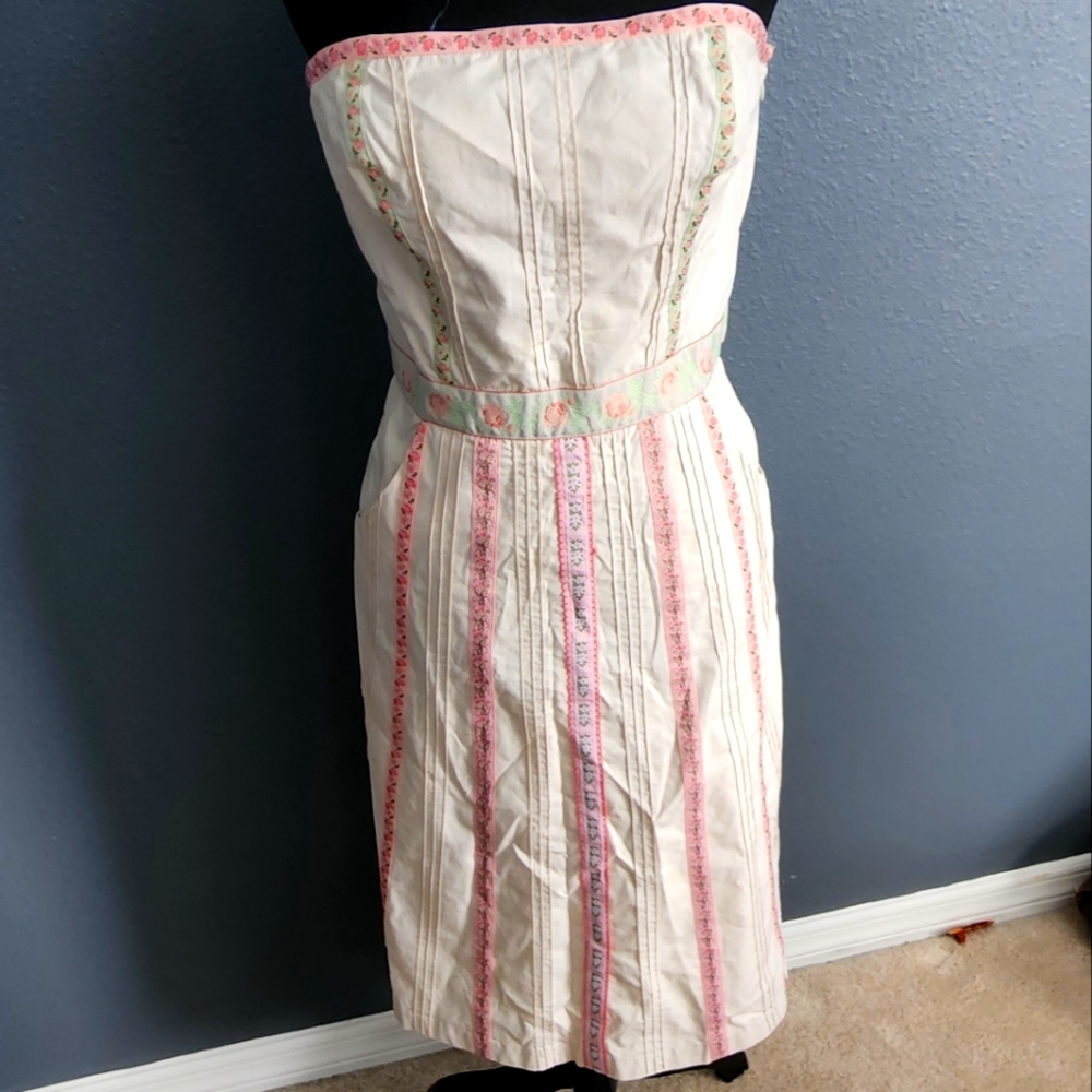 Strapless dress with pockets